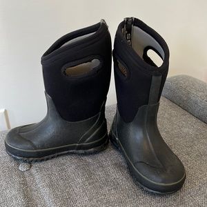 Bogs kids size 10 insulated winter boot